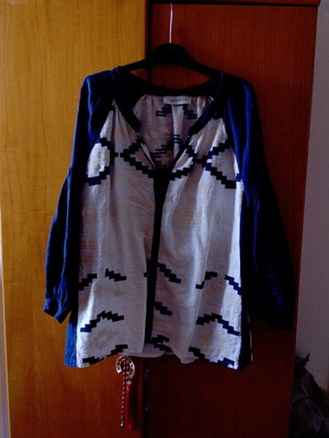 Greek Archaic Kori shirt small, like new, blue