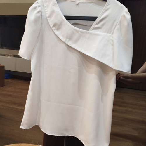 Elegant white top with puff sleeves like new, size L