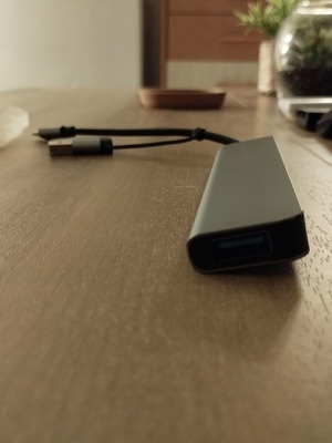 USB hub με 4 θύρες USB, υποδοχή ήχου και υποδοχές καρτών μνήμης, είσοδος Type-C