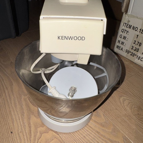 Kenwood Chef kitchen machine KM/A900 series with metal body and stainless steel bowl