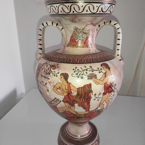 Vase like new with Minoan era depictions
