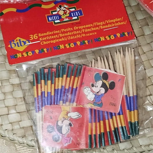 Disney party set new with paper plates and toothpicks