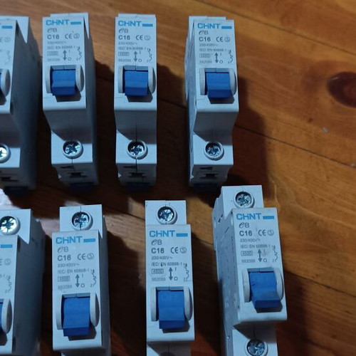 Set of 39 ABB-HAGER-CHINT fuses, residual current relay and indicator lights like new
