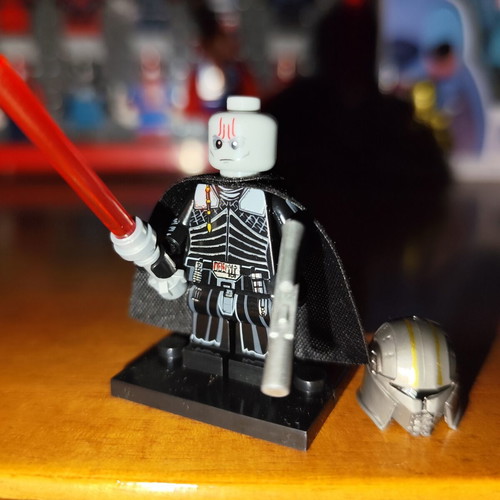 Φιγούρα Starkiller Galen Marek σαν καινούργια με βάση, κάπα, blaster, lightsaber