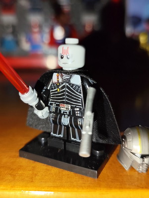 Φιγούρα Starkiller Galen Marek σαν καινούργια με βάση, κάπα, blaster, lightsaber