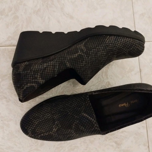 Toni Pons black leather platform shoes new size 38
