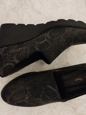 Toni Pons black leather platform shoes new size 38