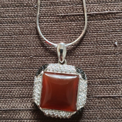 Silver Necklace 925 Italy with Carnelian Red Agate like new