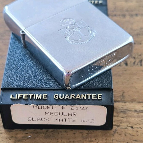 Zippo lighter like new in excellent condition