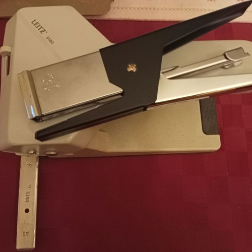 Stationery set used with LEITZ 5180 hole punch and RO-MA stapler
