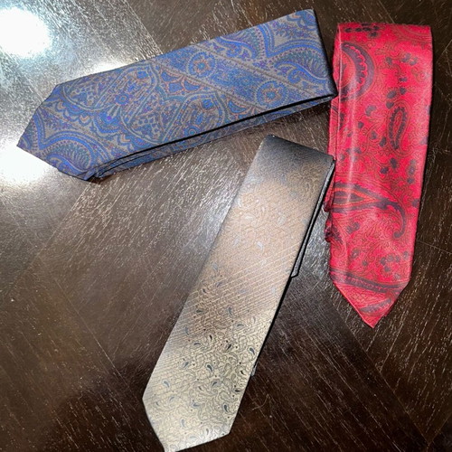 Set of 3 men's ties with paisley design like new