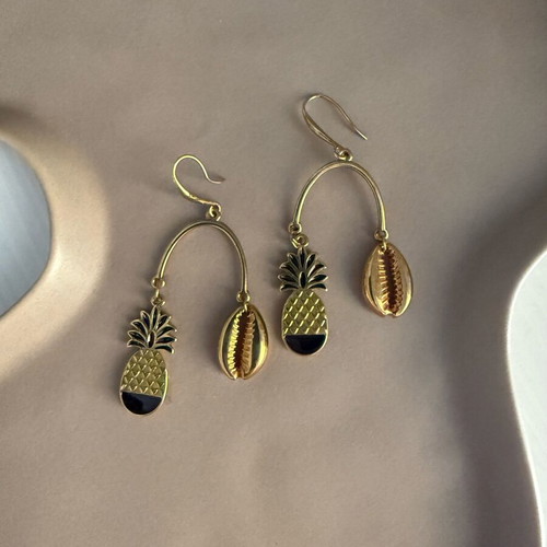 Zara summer earrings with shell and pineapple like new, gold color
