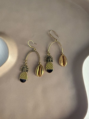 Zara summer earrings with shell and pineapple like new, gold color