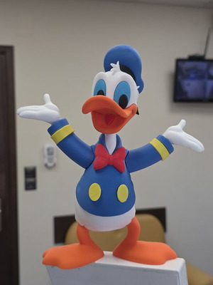 Donald Duck figure like new, 22cm height