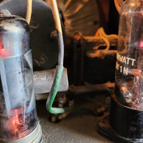 Tesla T 505-U antique radio used with tubes