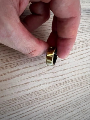 Oura Ring Gen 3 Heritage Gold US6 used with original charging base