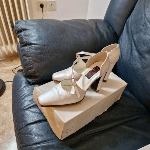Sagiakos white pumps with square toe like new