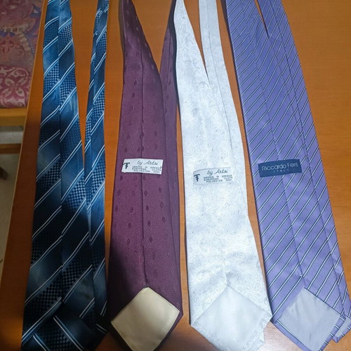 Vintage 90's ties like new, pack of 4 with Riccardo Ferri