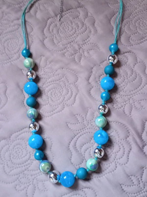 Necklace pendant like new with colorful turquoise and silver beads