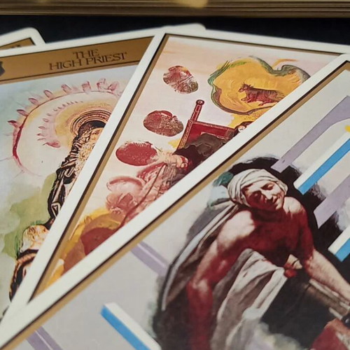 Tarot Universal Dali 78 cards like new, gold-edged edition