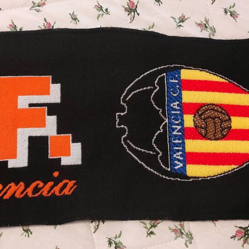 Valencia scarf like new