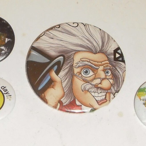 Set of 14 souvenir magnets, 4 badges and 1 pin