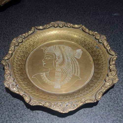 Vintage brass decorative plates set of 2 Egyptian profiles 18cm like new