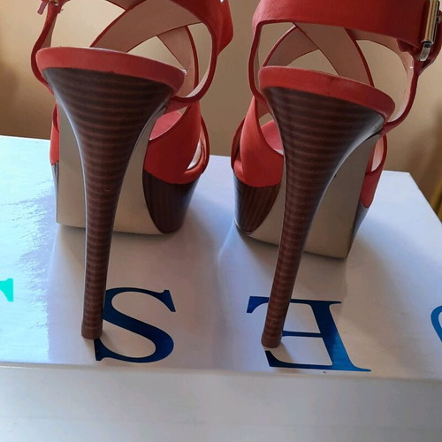 Guess sandals new, size 39, coral color with dust bag