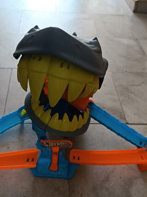 Hot Wheels racetrack