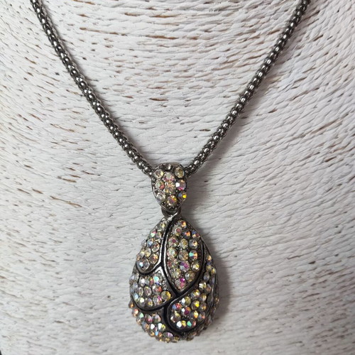 Vintage necklace snake chain with teardrop pendant and rhinestones, like new
