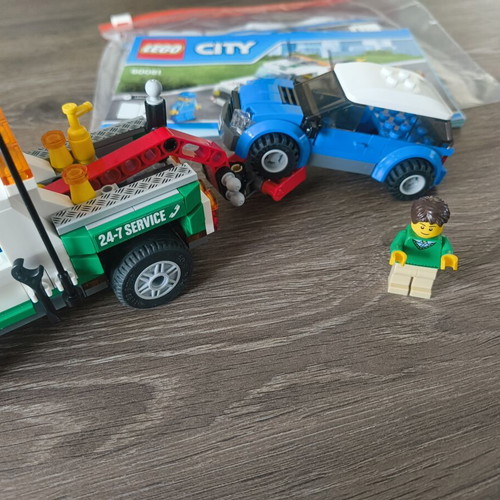 Lego 60081 Pickup Tow Truck City used, with instructions, missing minifigure