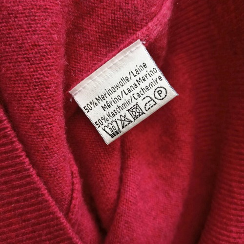 V-neck sweater vest like new, red, 50% cashmere 50% merino wool