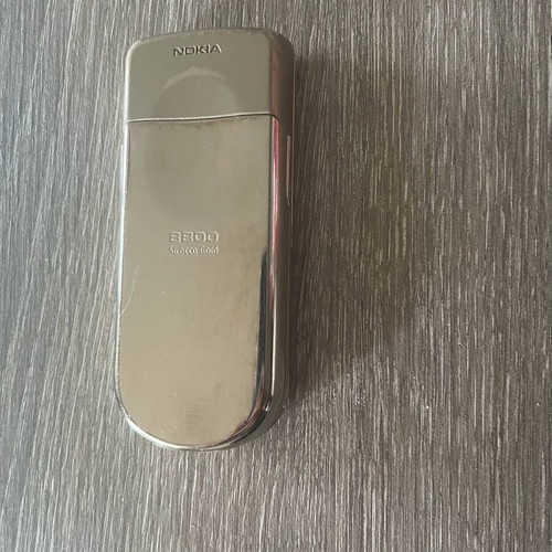 Nokia 8800 Sirocco gold used with minor crack
