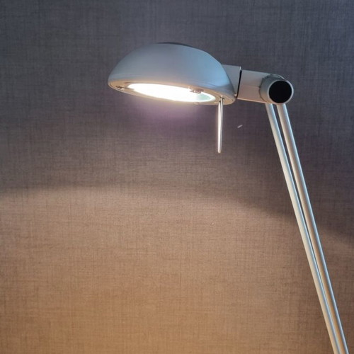 Desk lamp like new with 2 lighting levels and bulb