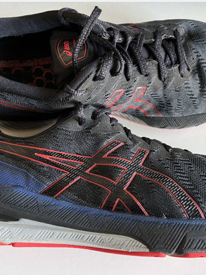 Asics GT-2000 10 G-Tx Gore-Tex running shoes like new, EU 44