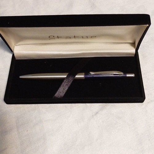 Vintage Status pen with silver and blue case like new