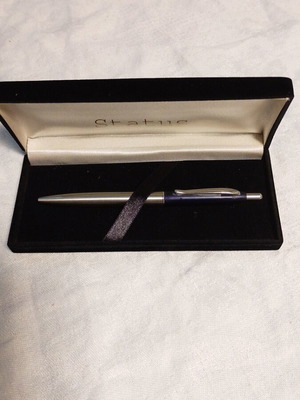 Vintage Status pen with silver and blue case like new