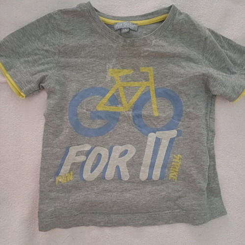 Short-sleeve t-shirt 2 years used