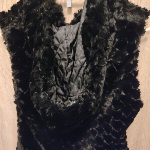 Black fur vest with hearts like new with hood
