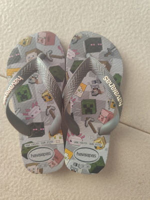 Havaianas kids Minecraft flip-flops size 31/32 new, grey