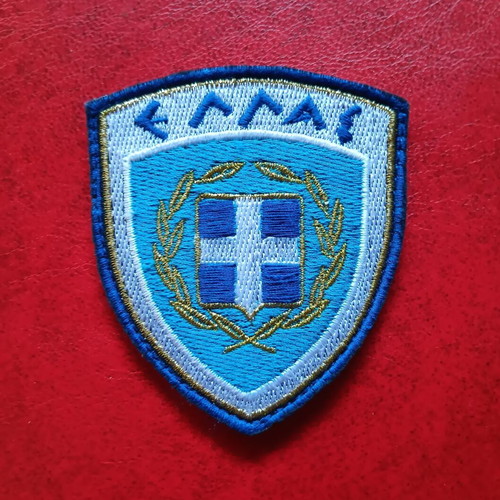 Collectible military uniform insignia like new