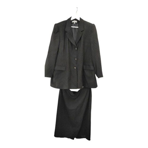 Vidal gray suit skirt and jacket like new, sizes XXL-XXXL