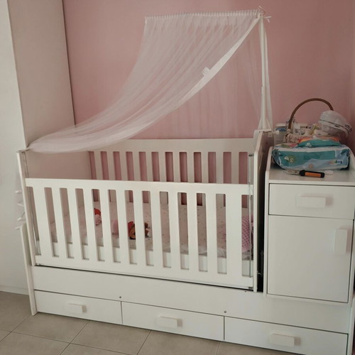 Sweet Dreams Florence convertible baby cot and children's bed like new with 2 mattresses