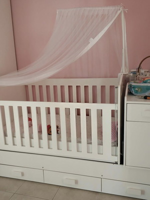 Sweet Dreams Florence convertible baby cot and children's bed like new with 2 mattresses