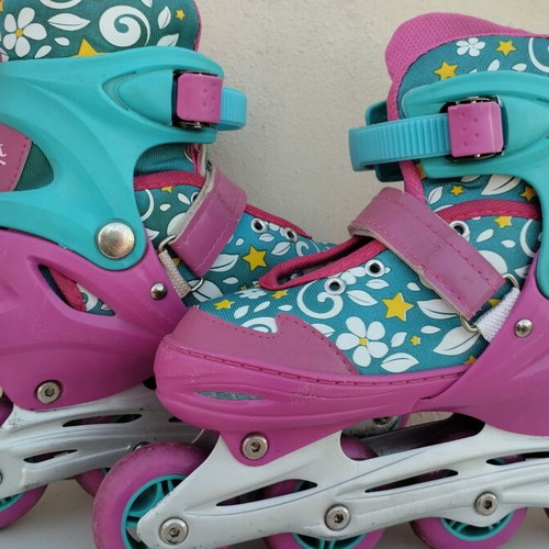 Xspot adjustable rollers size 35/37 used, turquoise pink with flowers