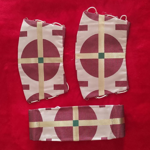 Priestly vestment used, made of metallic stoffa