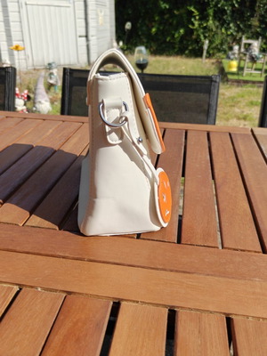Crossbody bag like new, white and orange, 20x19x10 cm