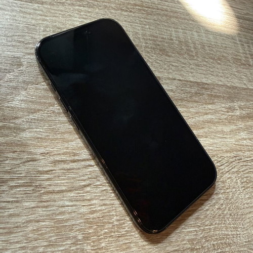 iPhone 16 Pro like new with slightly cracked screen, 128GB, black