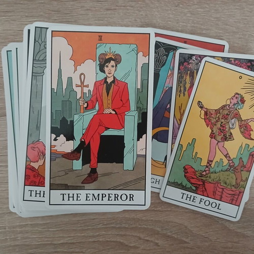 Modern Witch Tarot card deck by Lisa Sterle