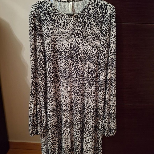 Stradivarius women's dress like new, size Small, white and black